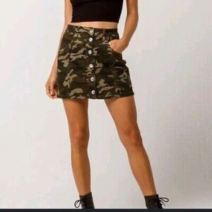 Refuge Camouflage Button-Front Skirt